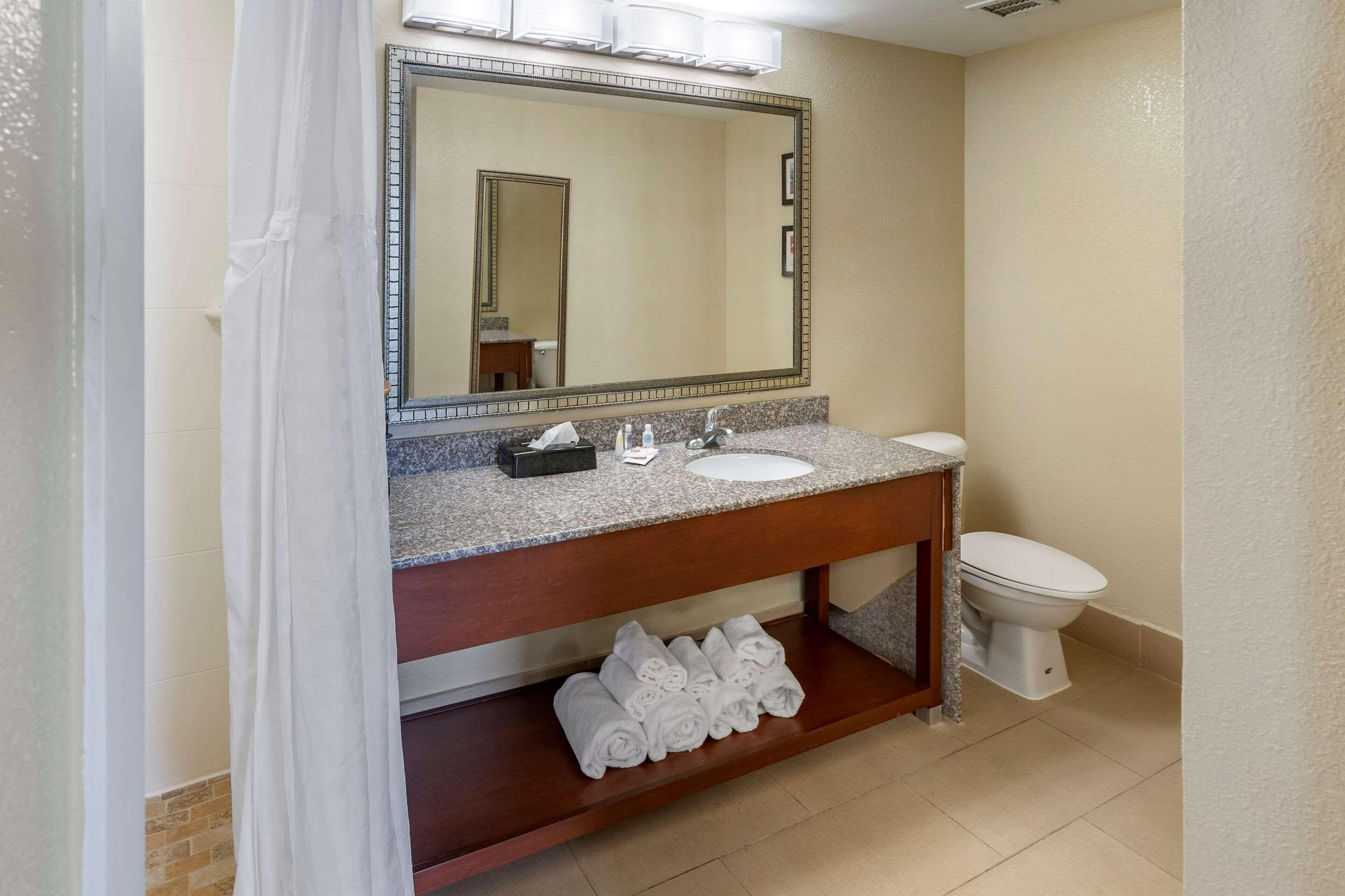 Comfort Inn & Suites Lincoln Bagian luar foto