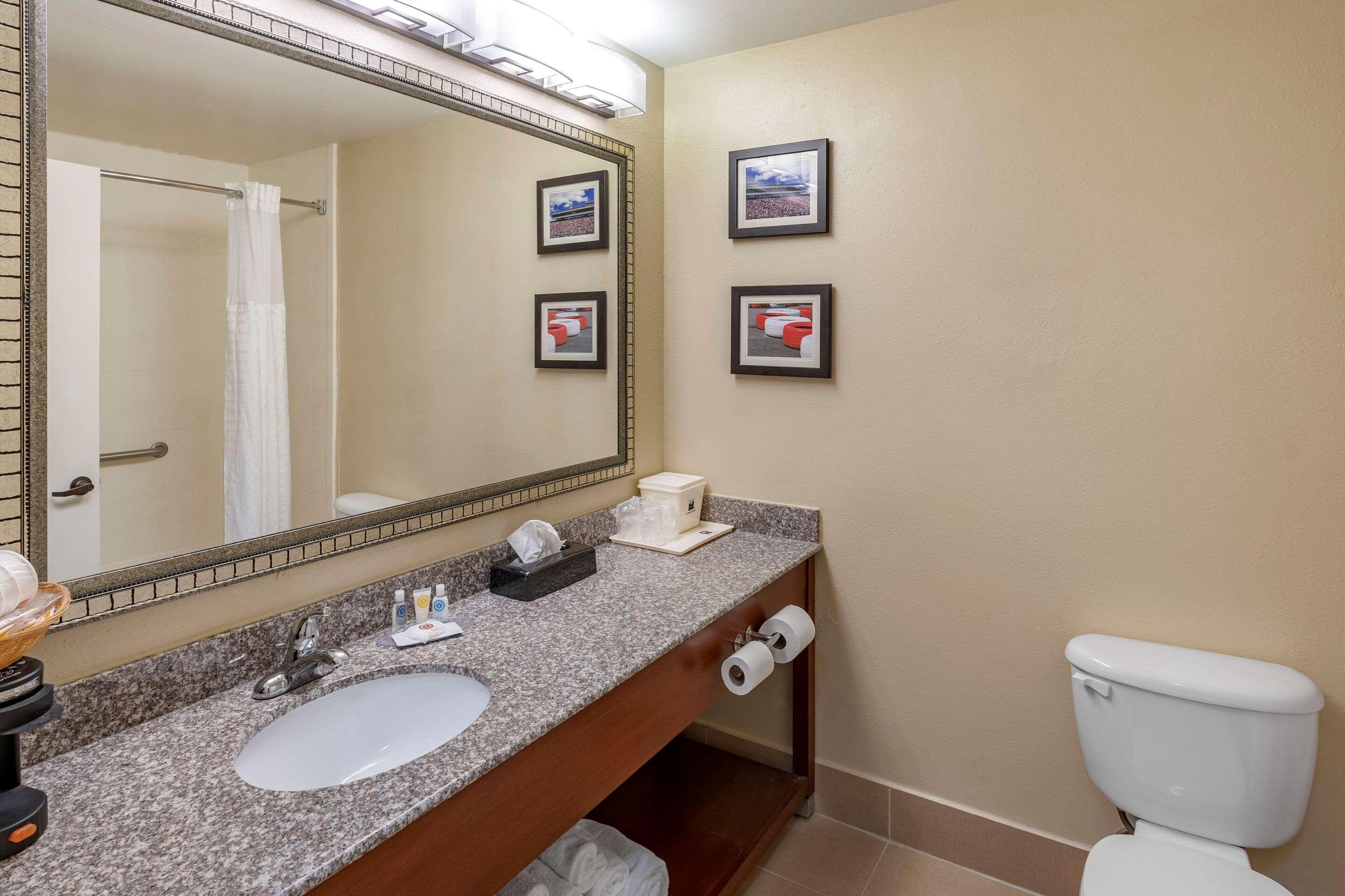 Comfort Inn & Suites Lincoln Bagian luar foto