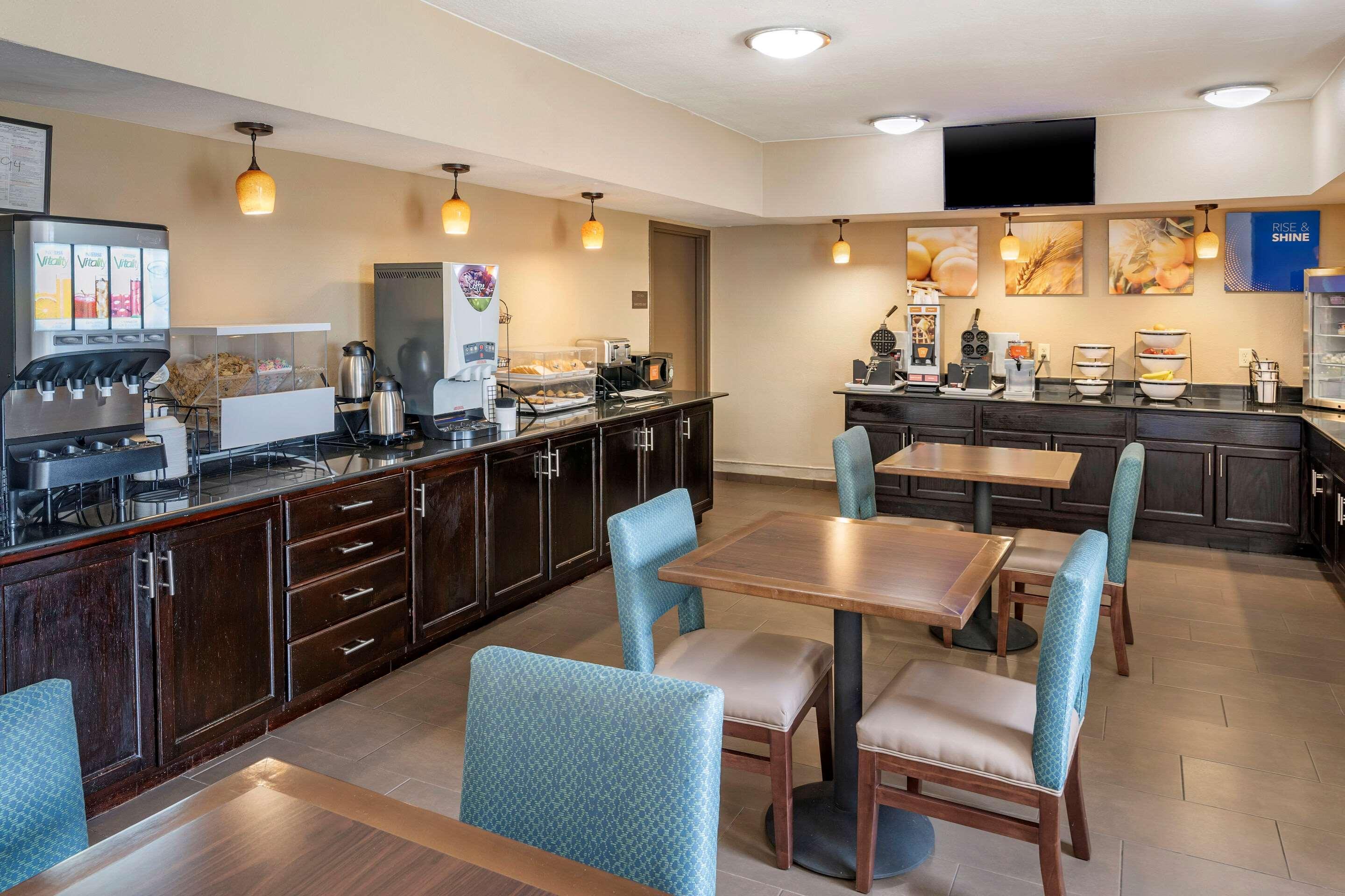 Comfort Inn & Suites Lincoln Bagian luar foto