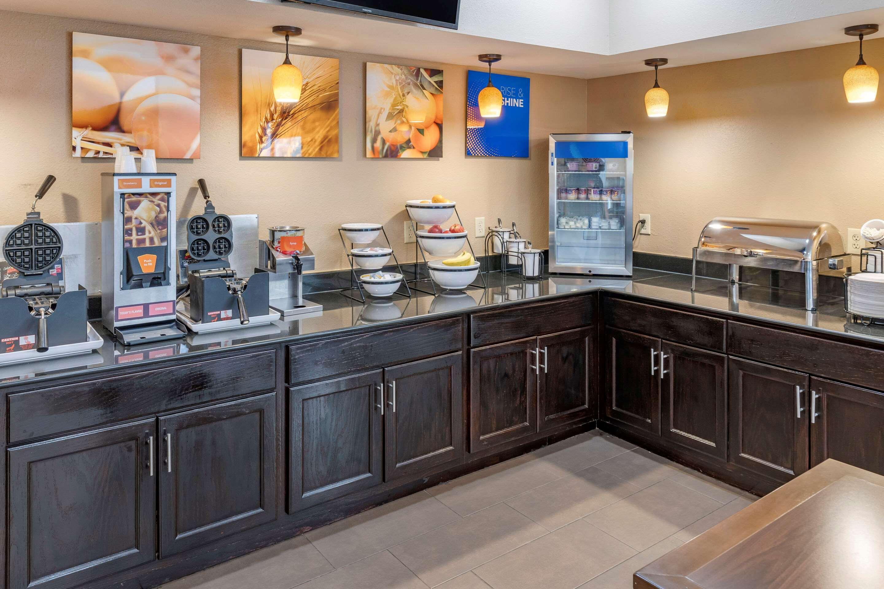 Comfort Inn & Suites Lincoln Bagian luar foto